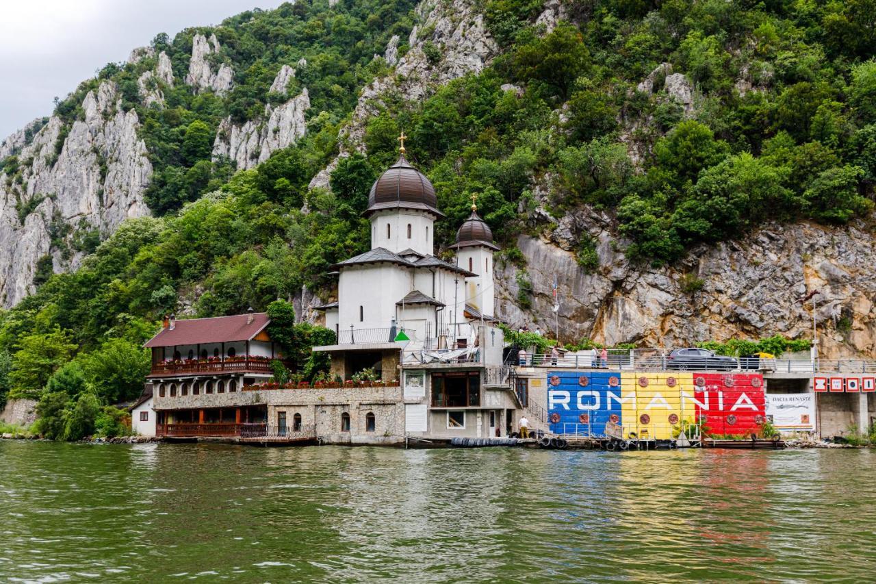 Pensiunea Decebal Resort - Cazanele Dunarii Dubova Exterior photo