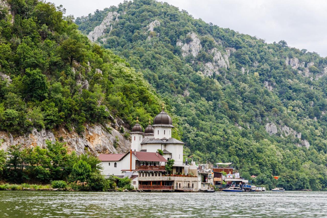 Pensiunea Decebal Resort - Cazanele Dunarii Dubova Exterior photo