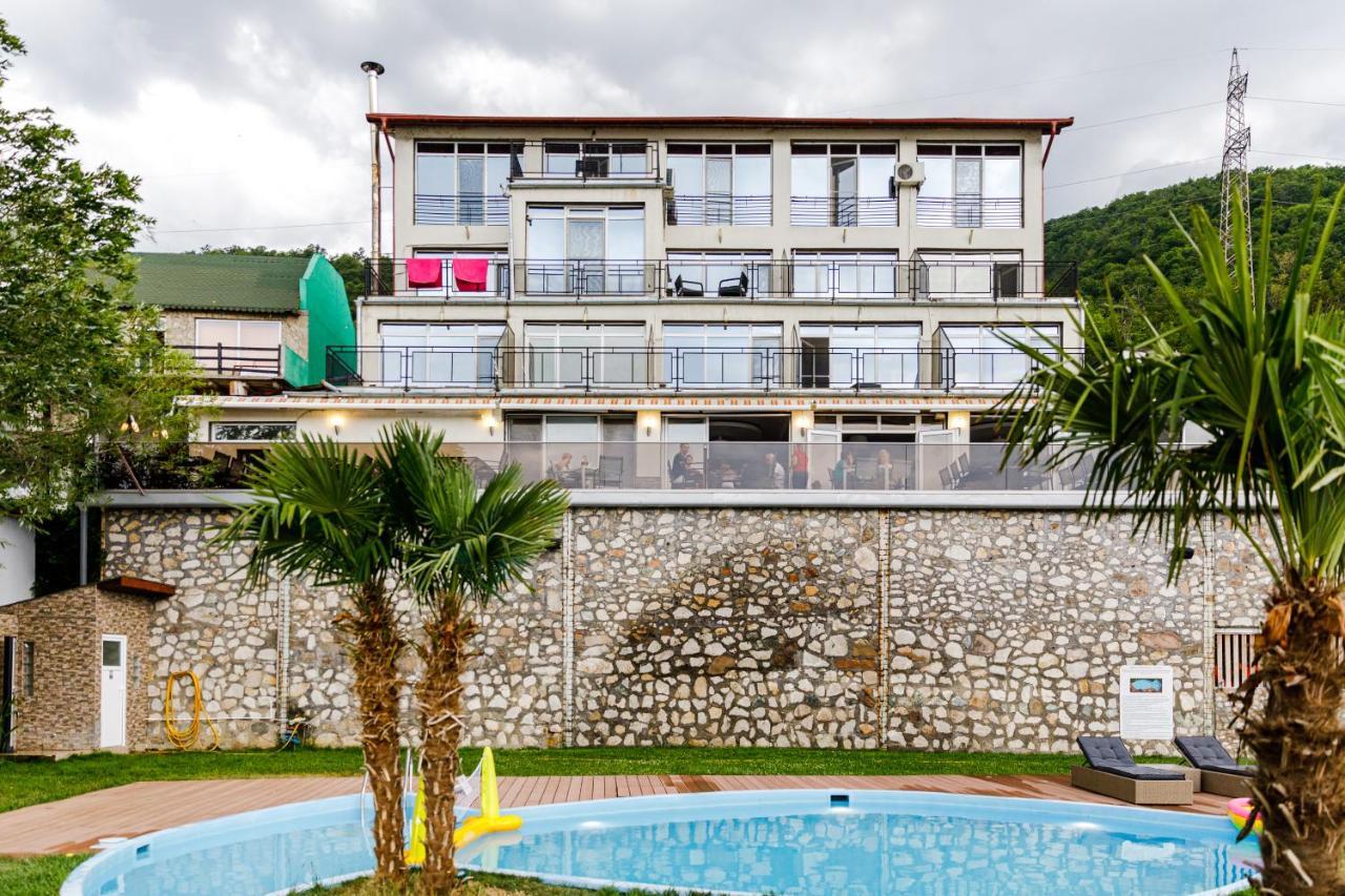 Pensiunea Decebal Resort - Cazanele Dunarii Dubova Exterior photo