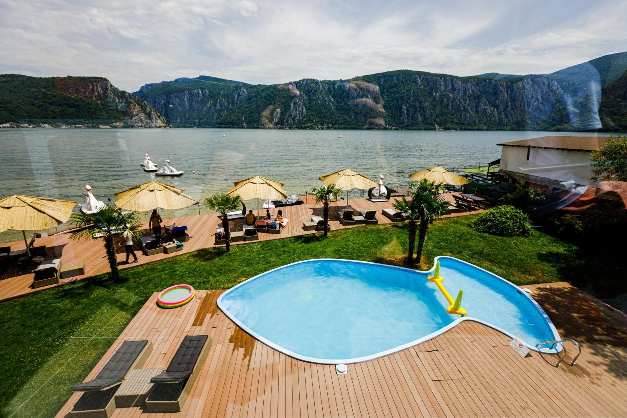 Pensiunea Decebal Resort - Cazanele Dunarii Dubova Exterior photo