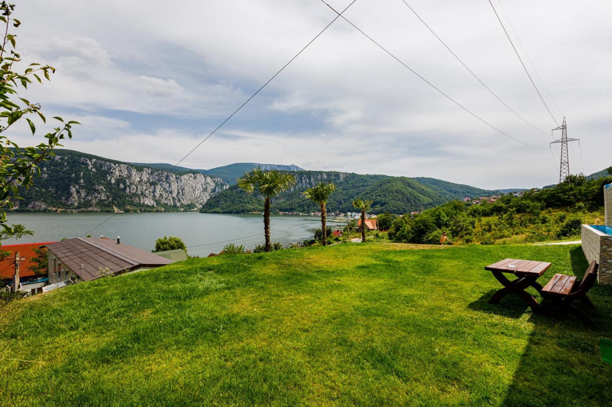 Pensiunea Decebal Resort - Cazanele Dunarii Dubova Exterior photo