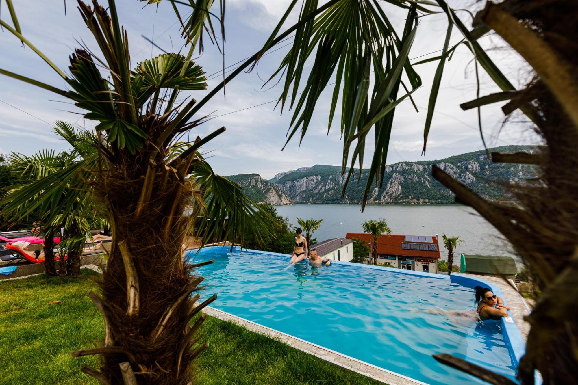 Pensiunea Decebal Resort - Cazanele Dunarii Dubova Exterior photo